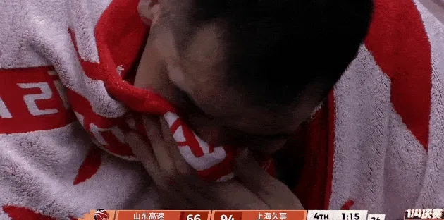安博体育登录入口-山东末节落后上海30分，陶汉林替补席毛巾捂脸擦拭眼泪